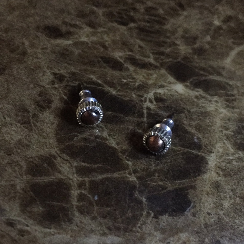 Brown enamel studs
